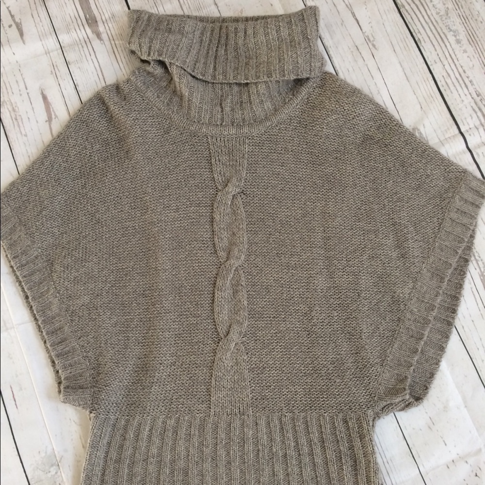Forever 21 Turtleneck Sweater Poncho Size Small